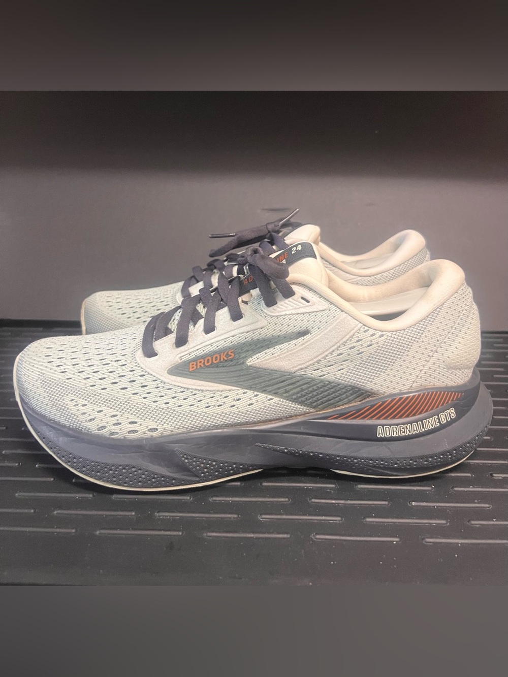 Brooks Women's Adrenaline GTS 24 GREAT CONDITION! - Picture 2 of 8
